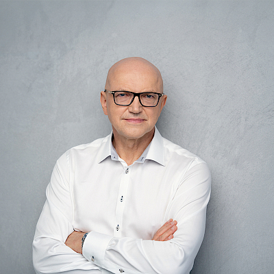 Dr. Julius Neverauskas